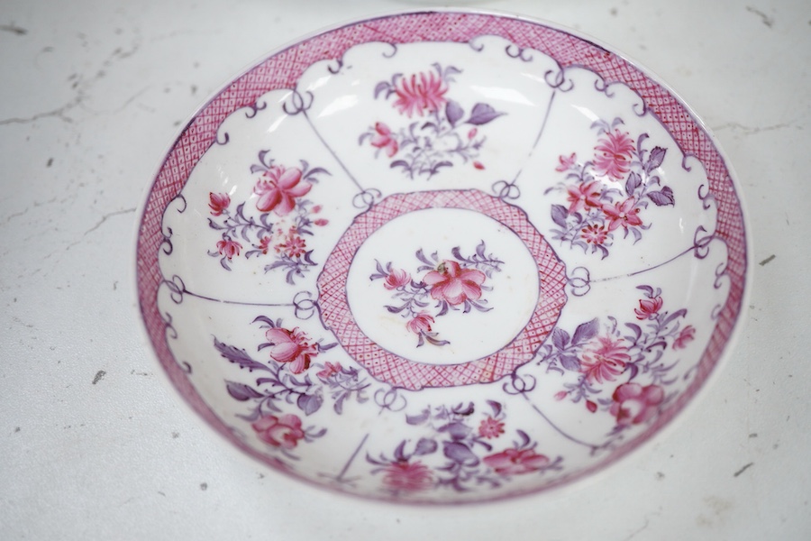 Nine pieces of 18th century New Hall, tea bowls and saucers etc